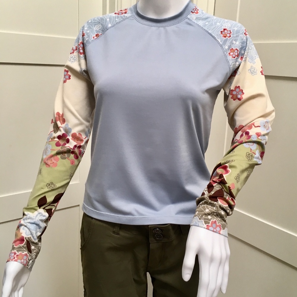 The North Face Vapor Wick Cherry Blossom Top